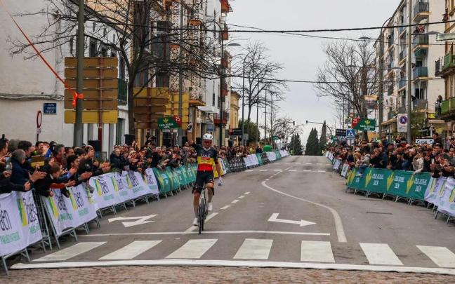 Tim Wellens festeja la victoria.