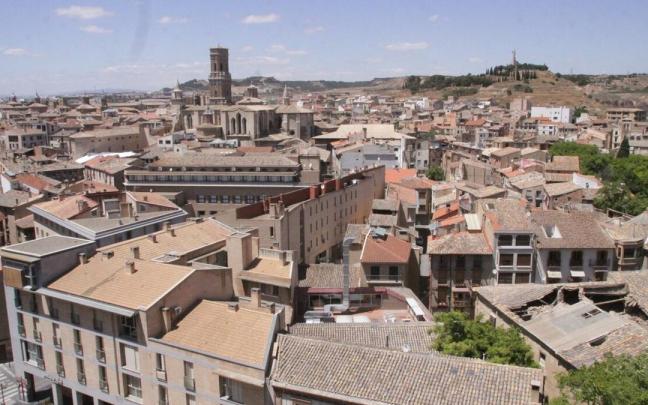 Vista panorámica del Casco Antiguo de Tudela con la catedral y el Corazón de Jesús al fondo