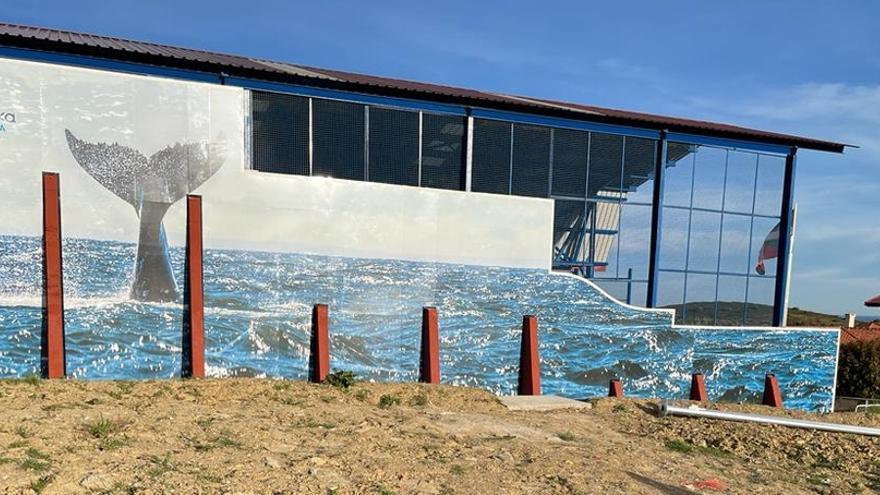 Mural creado en una de las paredes exteriores del frontón de Barrika.