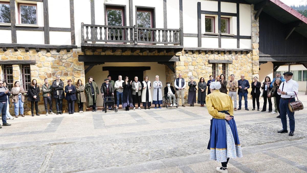 Acto de inauguración del centro cultural Ailara Musiktopa en Artea