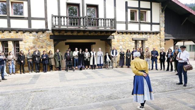 Acto de inauguración del centro cultural Ailara Musiktopa en Artea