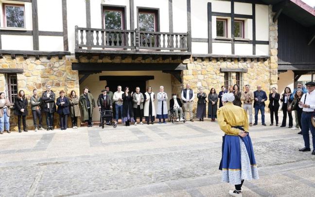 Acto de inauguración del centro cultural Ailara Musiktopa en Artea