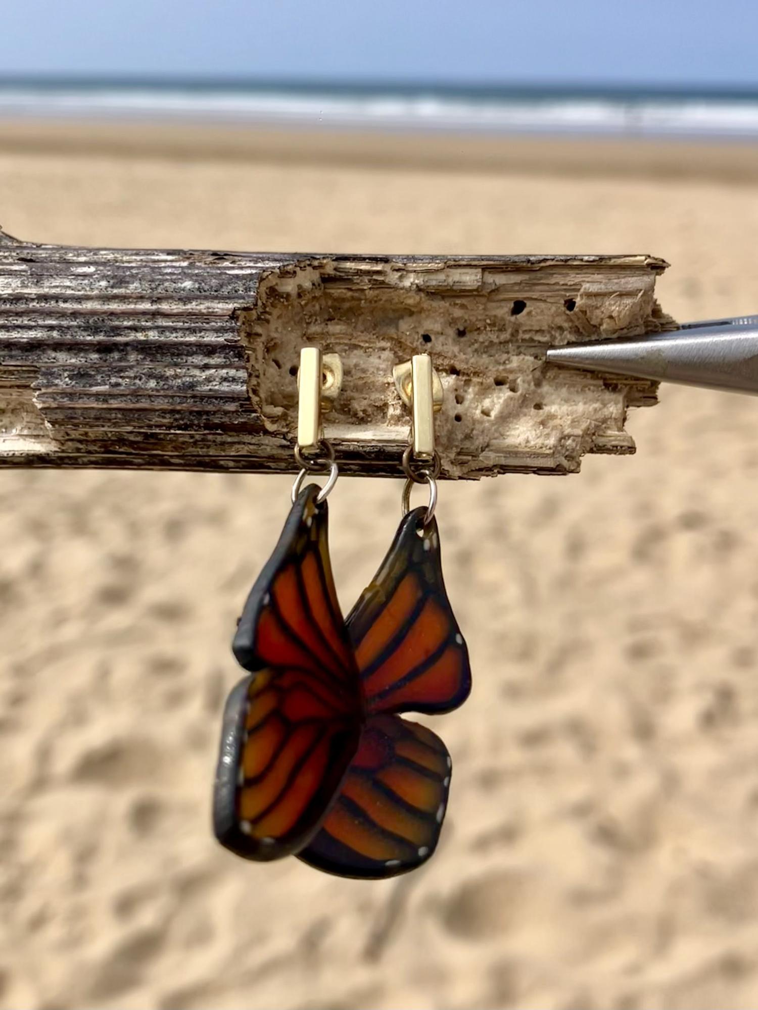 Pendientes de mariposas.