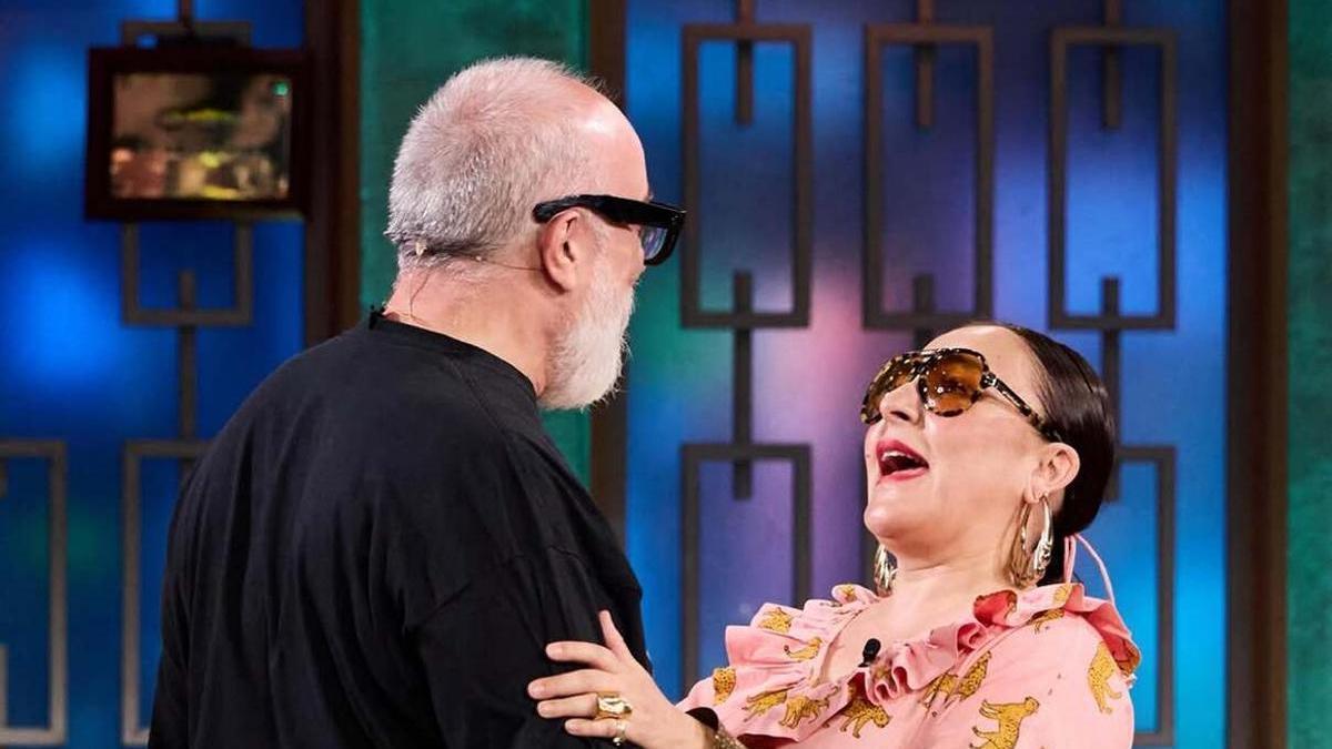 Álex de la Iglesia y Candela Peña, en 'La Revuelta'