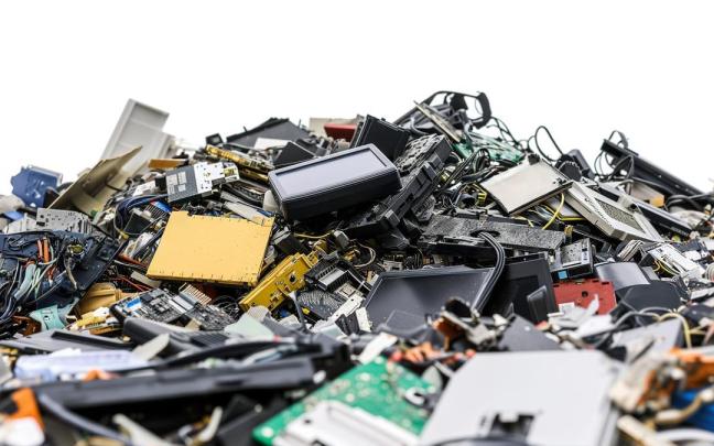 Una montaña de desechos electrónicos.