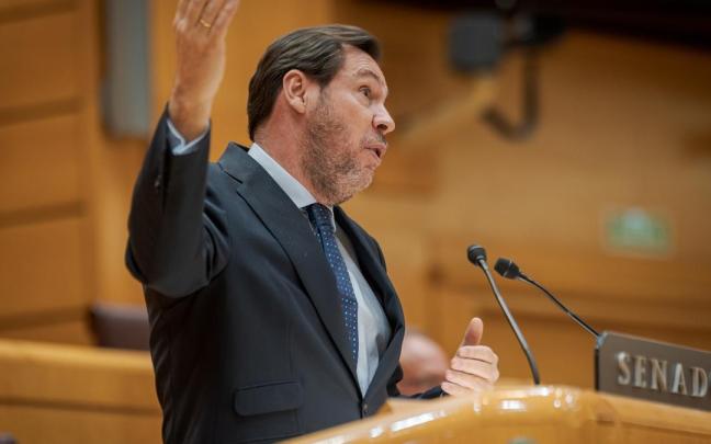 El ministro de Transportes y Movilidad Sostenible, Óscar Puente, comparece para dar cuenta del caos ferroviario, en el Senado, a 29 de enero de 2026.