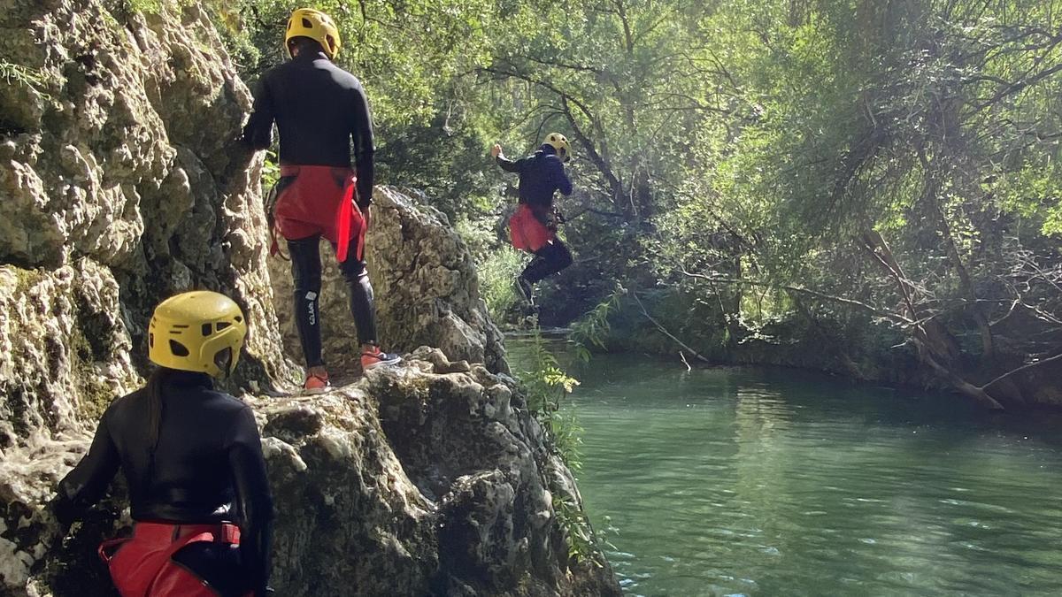 Mugitu Aventura organiza diversas actividades relacionadas con los deportes de aventura.