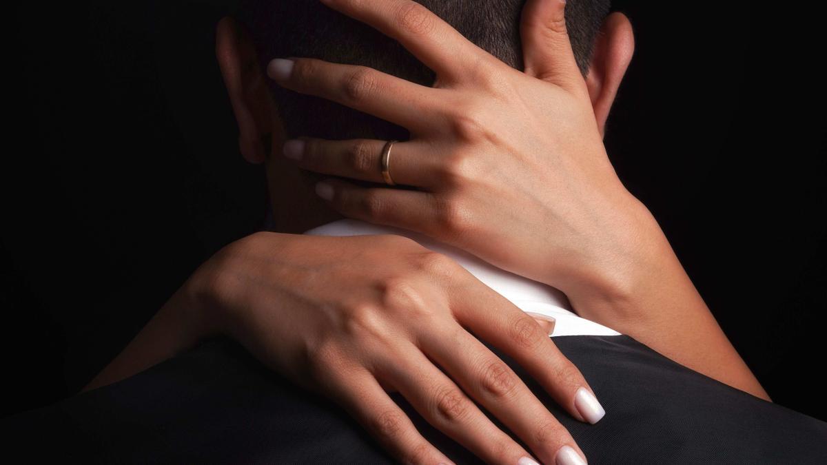 Un hombre despechado decidió actuar por su cuenta para obtener pruebas de la infidelidad de su esposa.