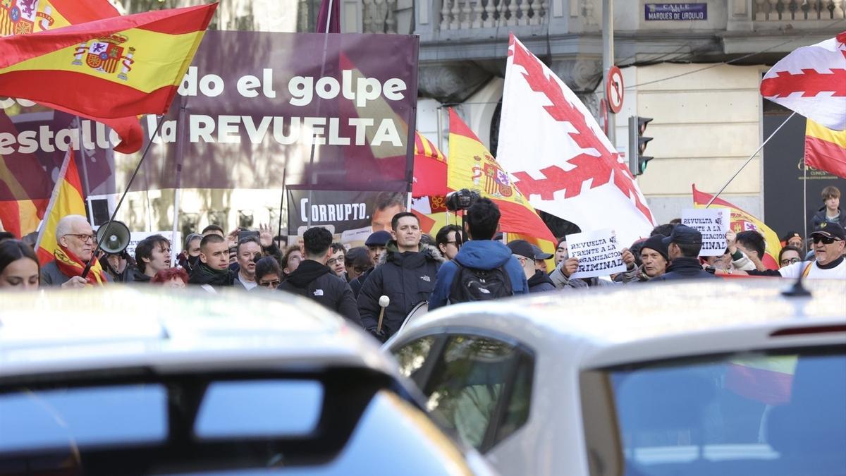 Manifestación de Revuelta ante la sede nacional del PSOE, ubicada en la madrileña calle de Ferraz.