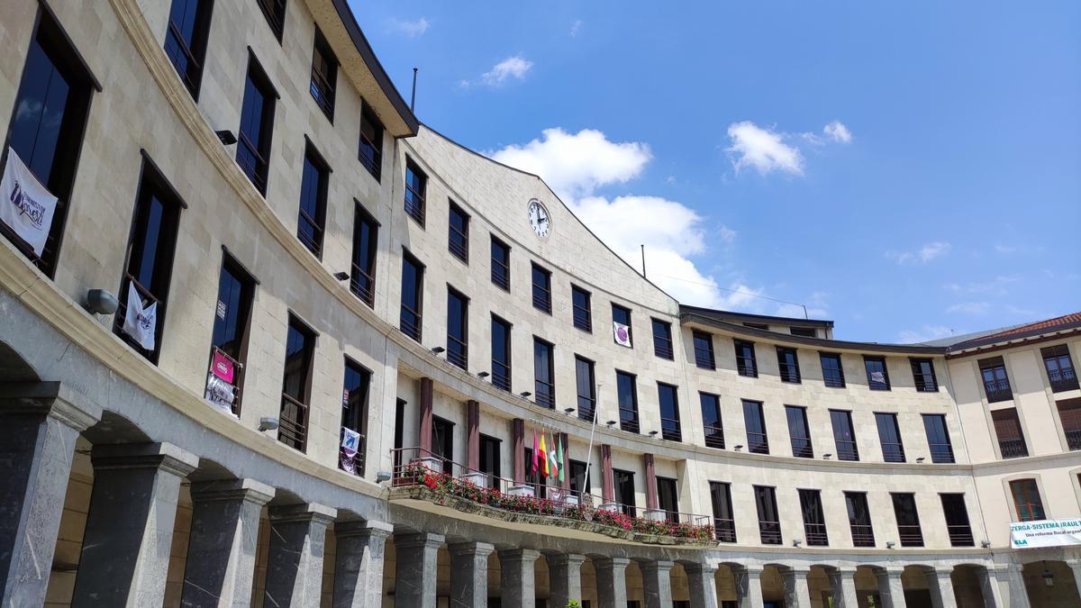 El Ayuntamiento de Laudio visto desde Herriko Plaza
