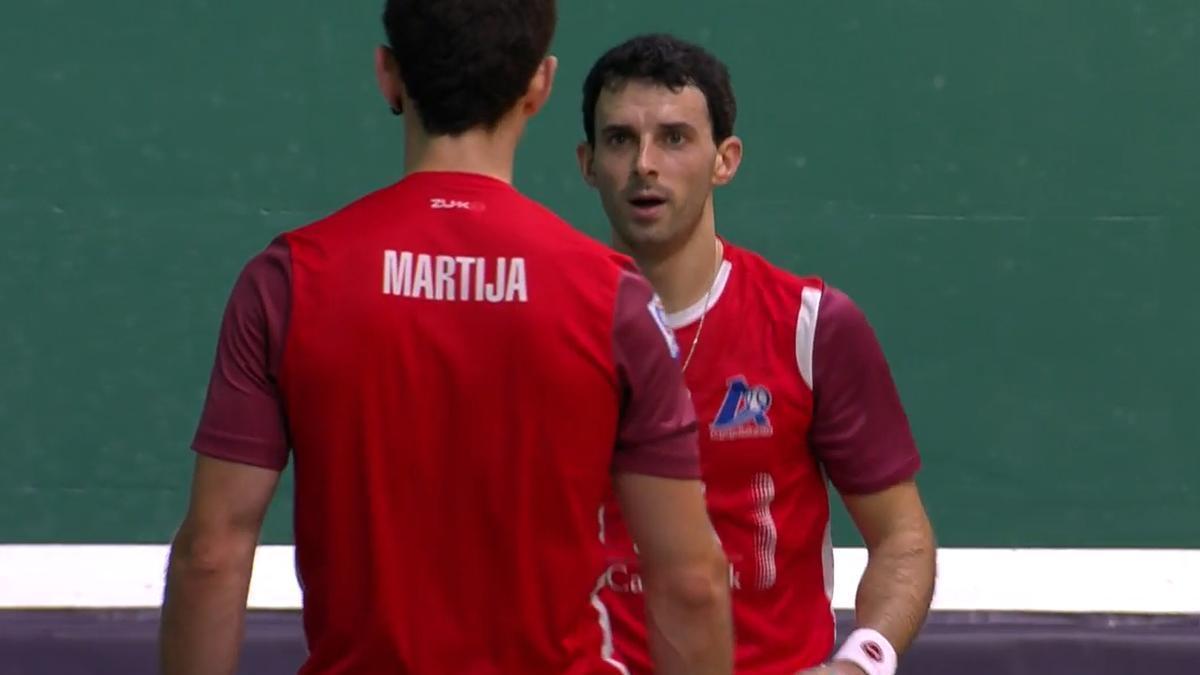 Jokin Altuna y Julen Martija, durante el enfrentamiento contra Etxeberria-Zabaleta.