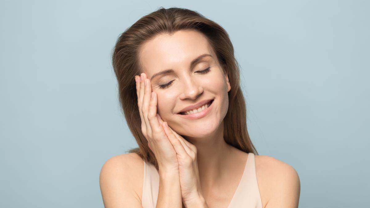 Rostro de una mujer con una piel saludable