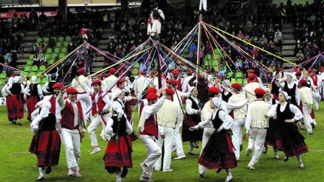 Imagen de un Dantzari Eguna celebrado hace unos años / JOSE SAMPEDRO Imagen de un Dantzari Eguna celebrado hace unos años