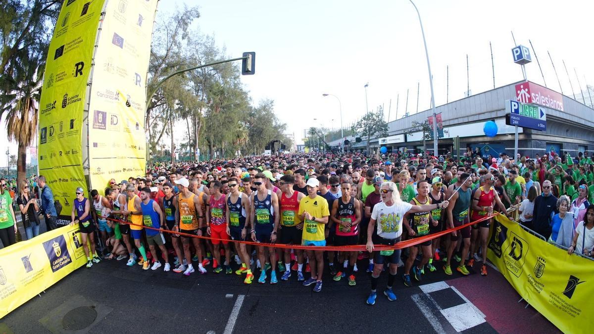 Inicio de una carrera de San Silvestre.