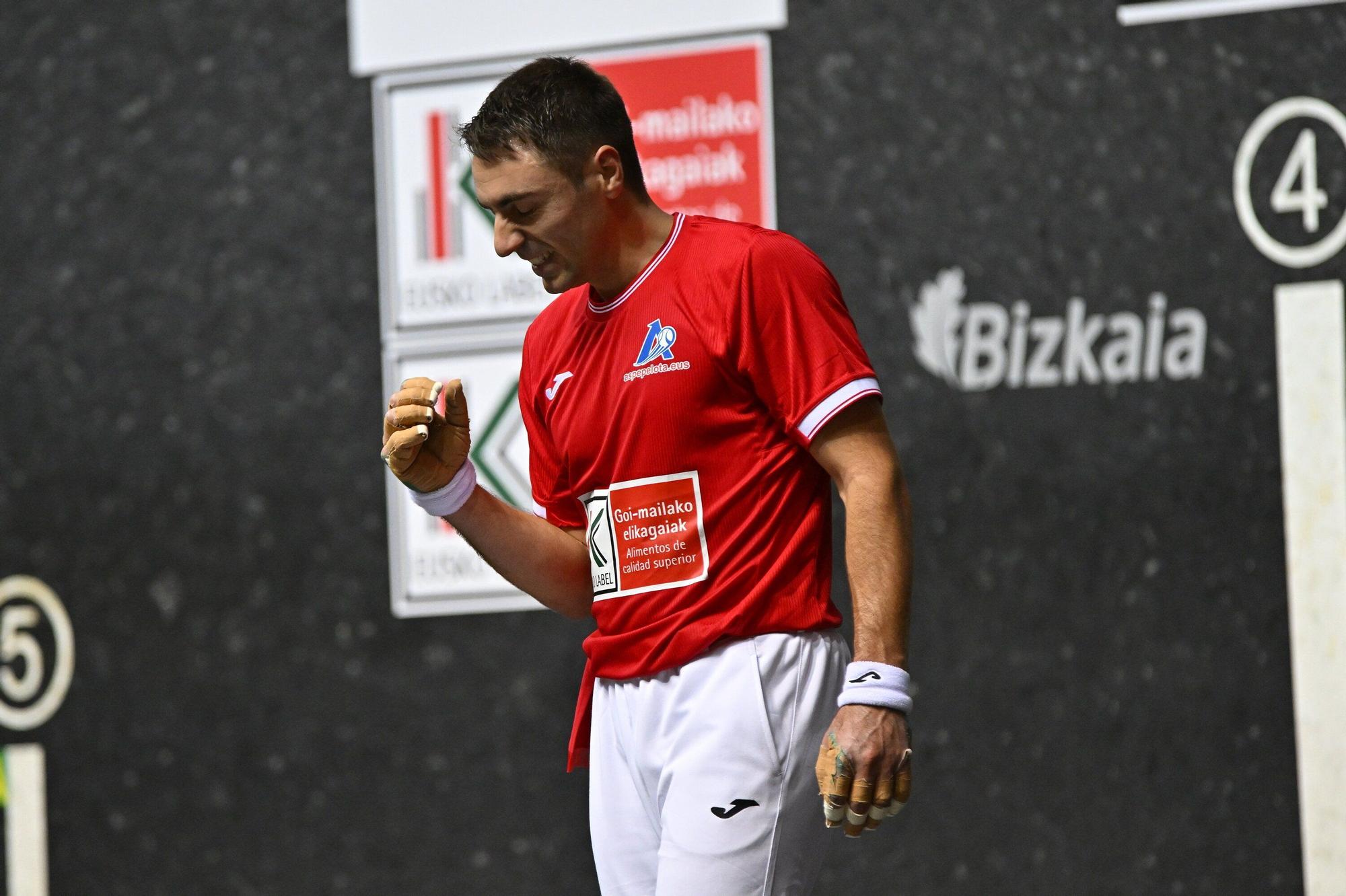 Etxeberria celebra uno de los tantos conseguidos en la final del Cuatro y Medio.