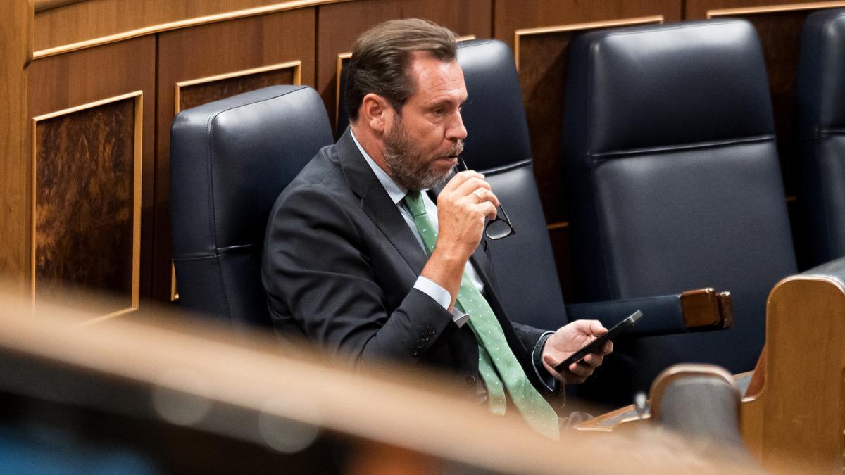 El ministro de Transportes y Movilidad Sostenible, Óscar Puente, durante una sesión de control al Gobierno.