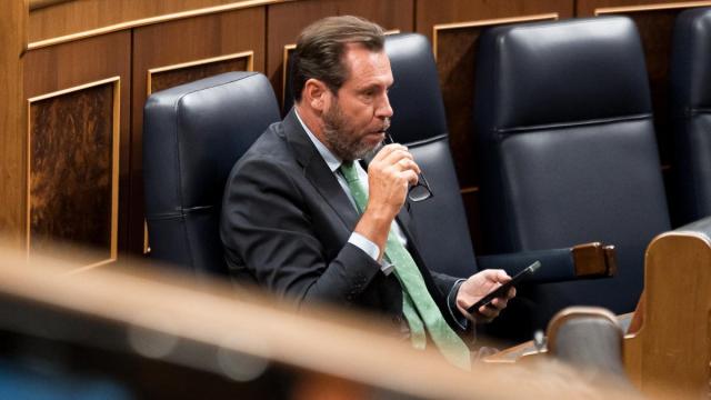 El ministro de Transportes y Movilidad Sostenible, Óscar Puente, durante una sesión de control al Gobierno.