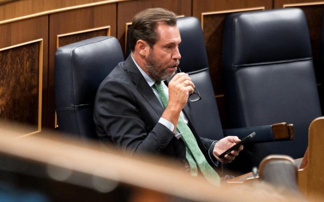 El ministro de Transportes y Movilidad Sostenible, Óscar Puente, durante una sesión de control al Gobierno.
