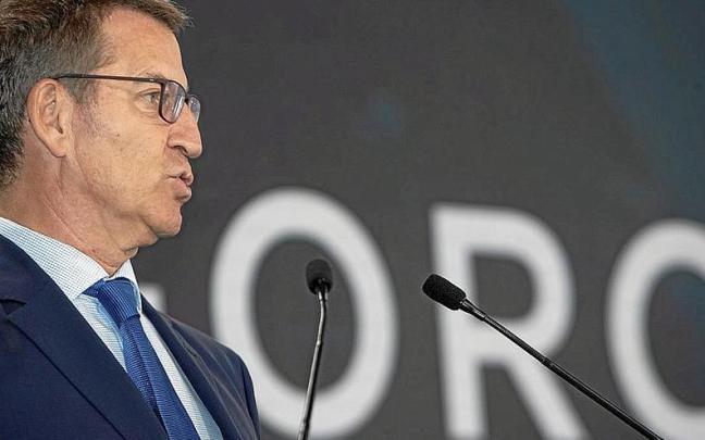 El presidente del PP, Alberto Núñez Feijóo, en el foro de La Toja, ayer.