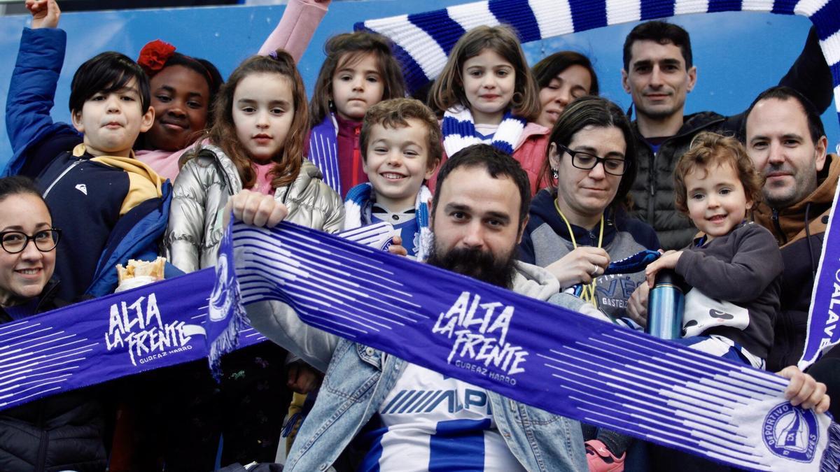 En imágenes: Todas las fotos del partido de las Gloriosas en Mendizorroza (búscate en la grada)