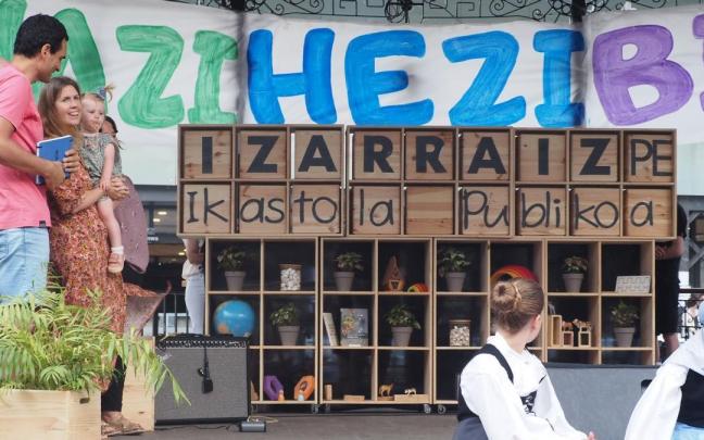 Unos paneles de madera que fueron girando de uno en uno sirvieron para dar a conocer la nueva denominación