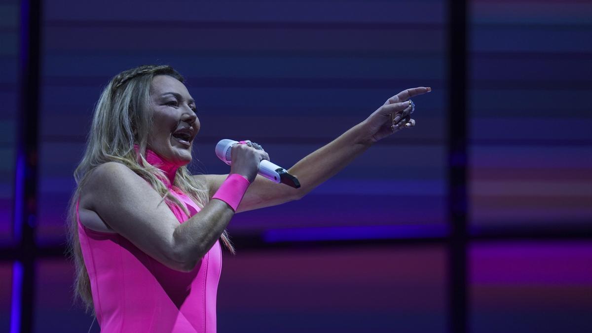 La cantante de 'La Oreja de Van Gogh', Amaia Montero, durante su concierto, en el BEC.