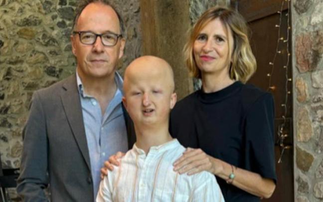 Jakes Txapartegi, junto a Iñaki Salvador y Esther Barandiaran