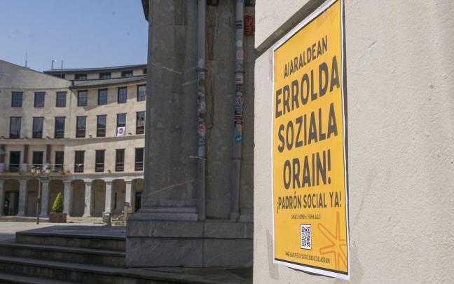 Cartel llamando a la firma de un padrónsocial en Aiaraldea en la Herriko Plaza de Laudio