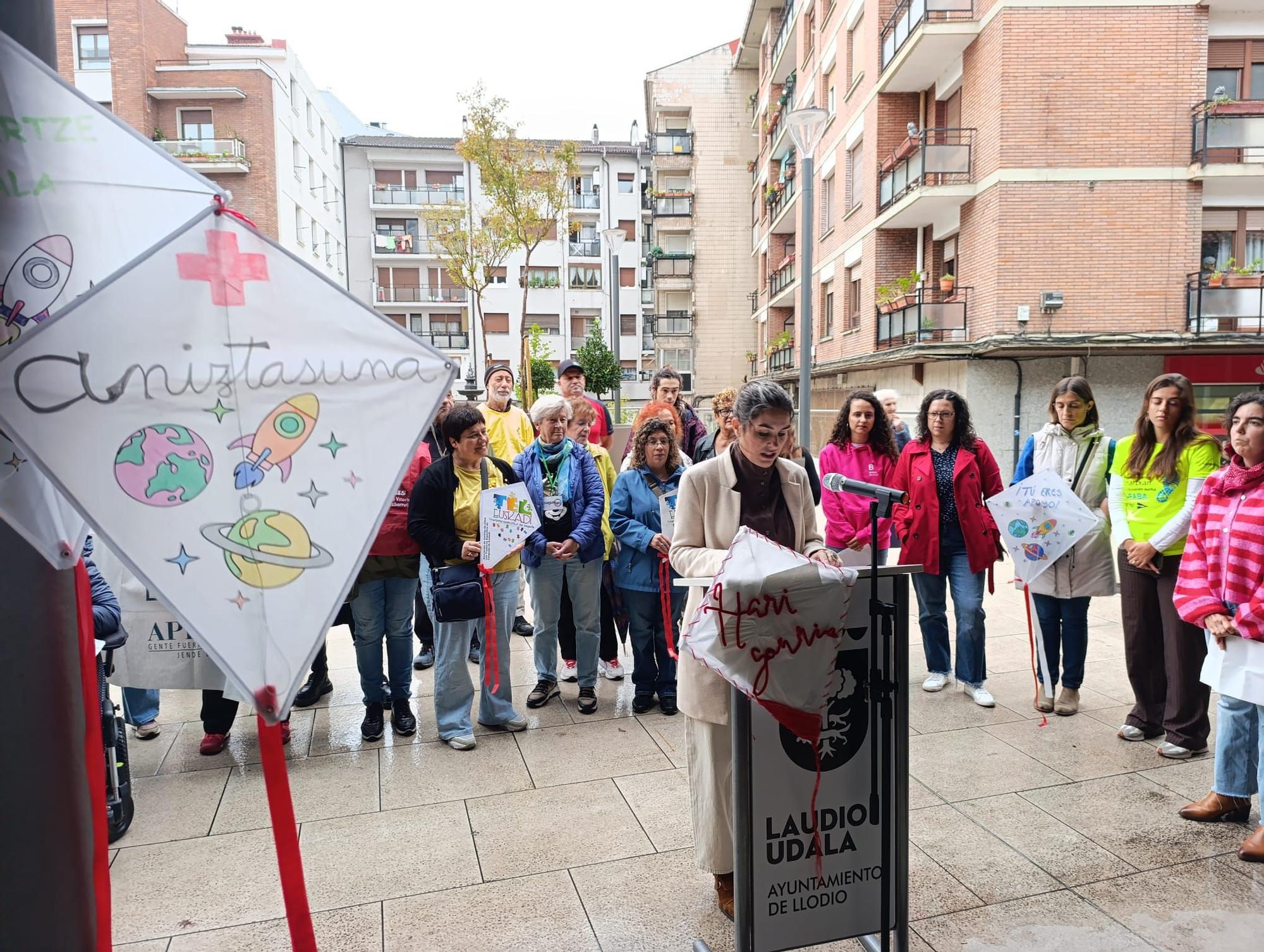 La alcaldesa de Laudio, Ainize Gastaka, en la presentación de Hari Gorriak