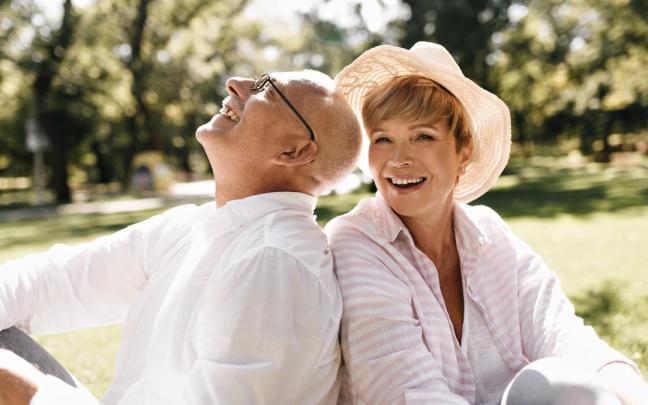 Según Harvard, la felicidad aumenta a los 60 años.