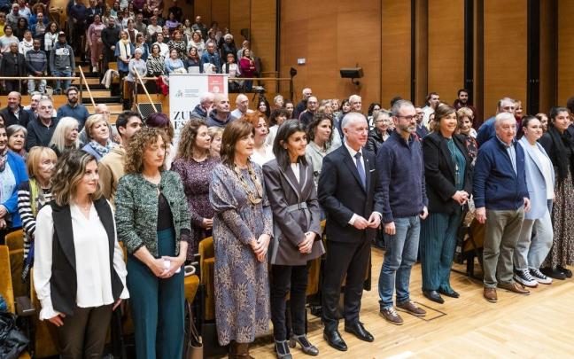 El lehendakari Iñigo Urkullu y la consejera Nerea Melgosa, ayer en el acto de reconocimiento al voluntariado.