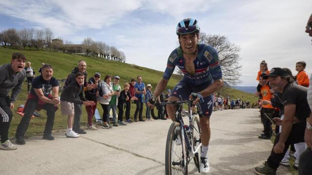 Mikel Landa, durante la ascensión a San Miguel de Aralar en la Itzulia.