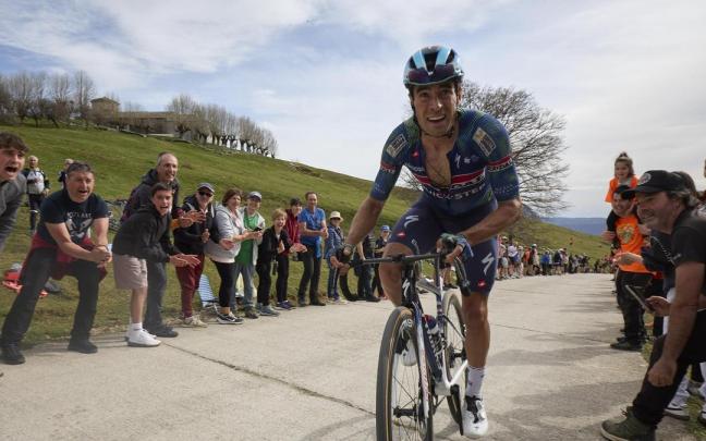 Mikel Landa, durante la ascensión a San Miguel de Aralar en la Itzulia.
