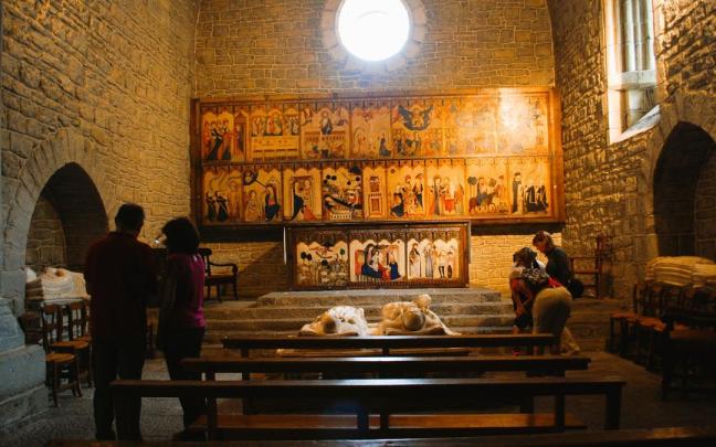 Interior de la capilla torreón en Quejana
