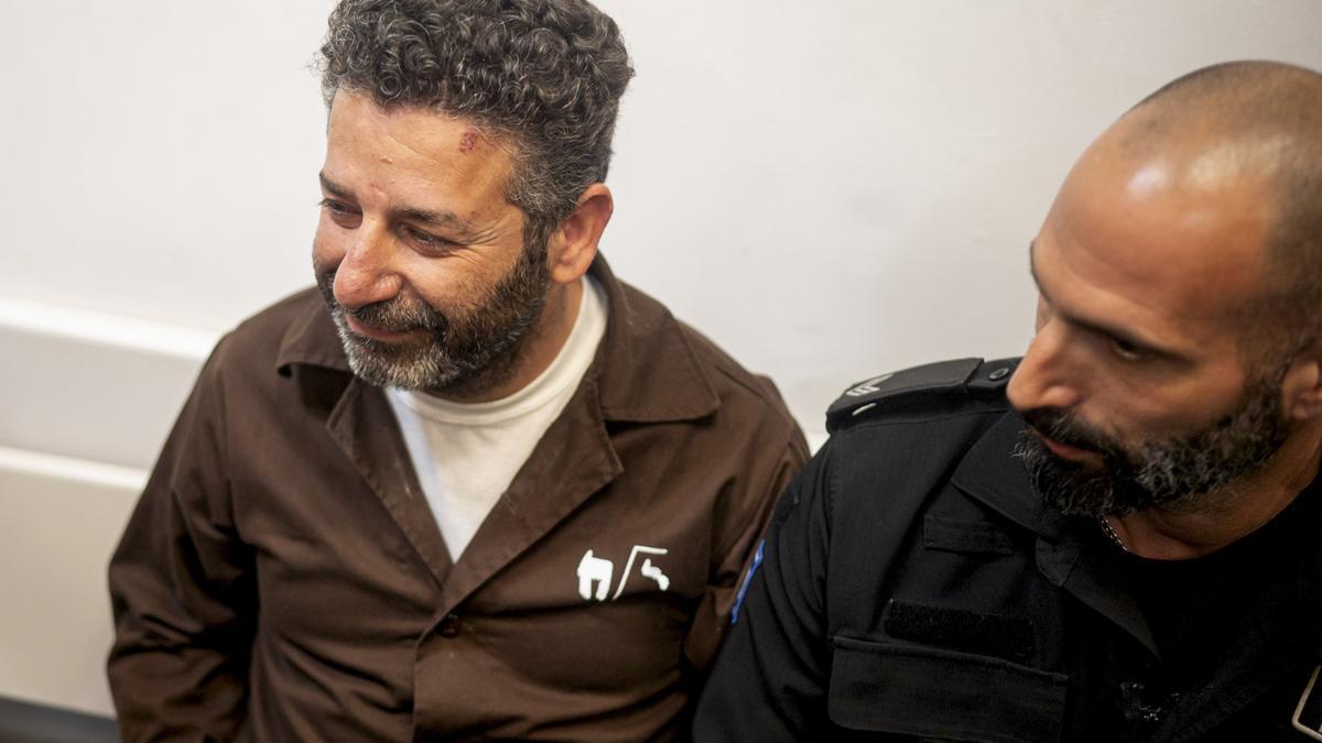 Saïf Abukeshek, durante su arresto por Israel.