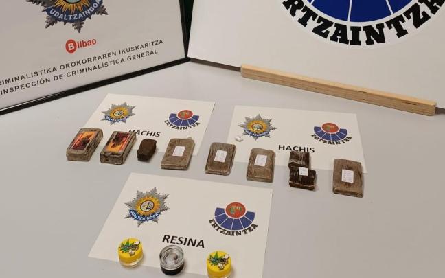 Sustancias y material incautado a los dos hombres arrestados en Bilbao y Sestao.