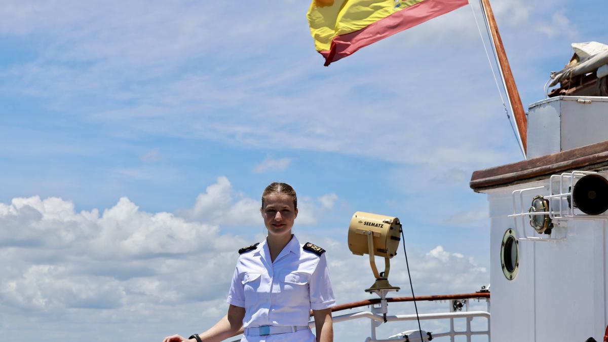Leonor de Borbón, de uniforme. Nada que ver con sus fotos en bikini que han desatado una polvareda