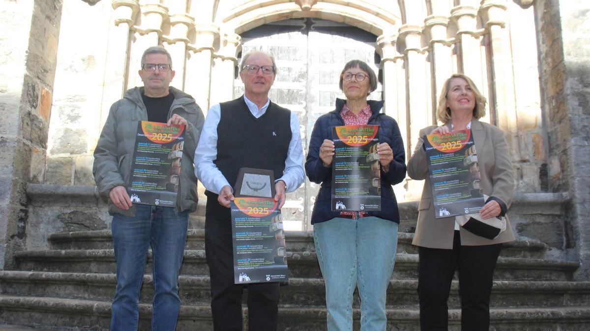 Presentación del XIII ciclo de conferencias 'Desempolvando el pasado de Mondragón'.
