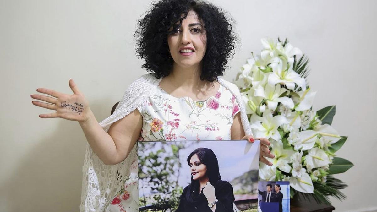 La premio Nobel de la Paz iraní Narges Mohammadi.