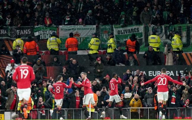 La afición del Betis, en Old Trafford.