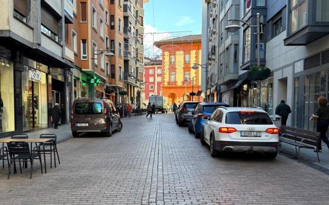 Vista de la calle Toribio Etxebarria, protagonista de las quejas de los vecinos.