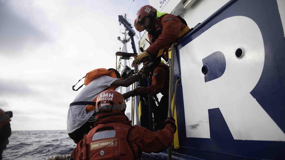 Rescate de migrantes por el 'Aita Mari' en el Mediterráneo