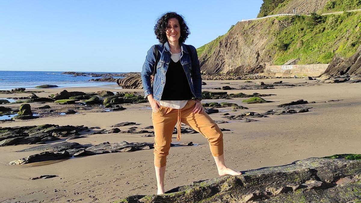 Maider Blasco, creadora de prendas y muñecos con ganchillo.