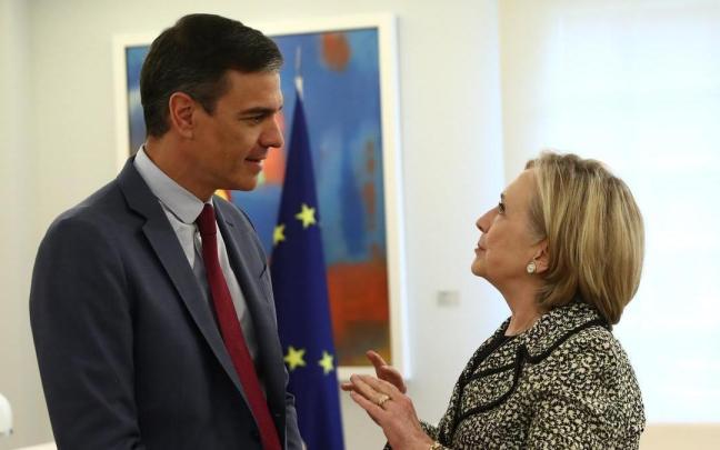 Pedro Sánchez y Hillary Clinton durante su encuentro. Pedro Sánchez y Hillary Clinton durante su encuentro.