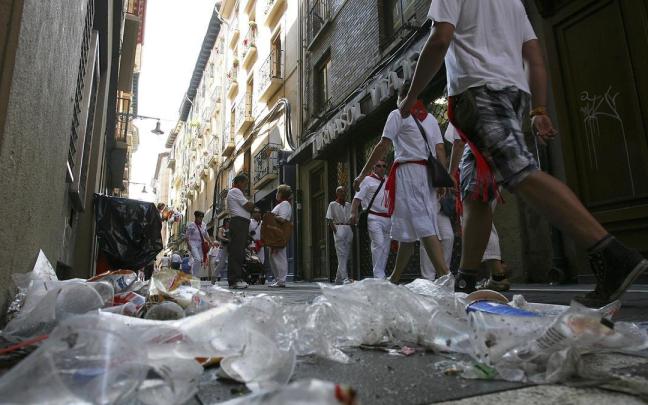 Vasos y botellas de plástico en Sanfermines.