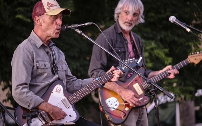 Gari, Maldanberako kideekin, emanaldi batean.