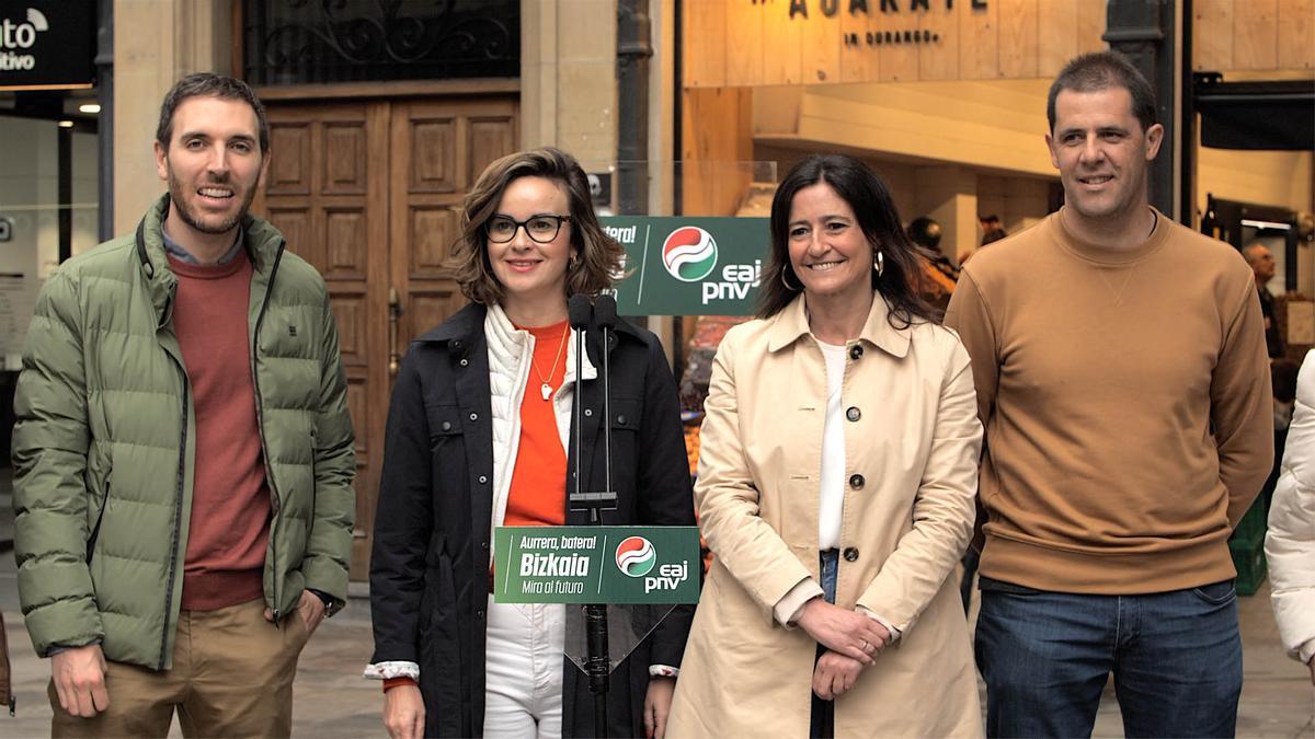 Elixabete Etxanobe, candidata del PNV a diputada general, ha reivindicado el comercio local este sábado en Durango