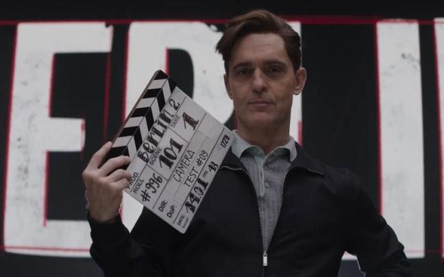 El actor Pedro Alonso, en una imagen promocional del rodaje de la segunda temporada de la serie ‘Berlín’