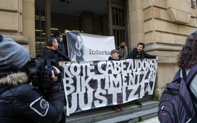 Concentración en apoyo a las víctimas de Kote Cabezudo.