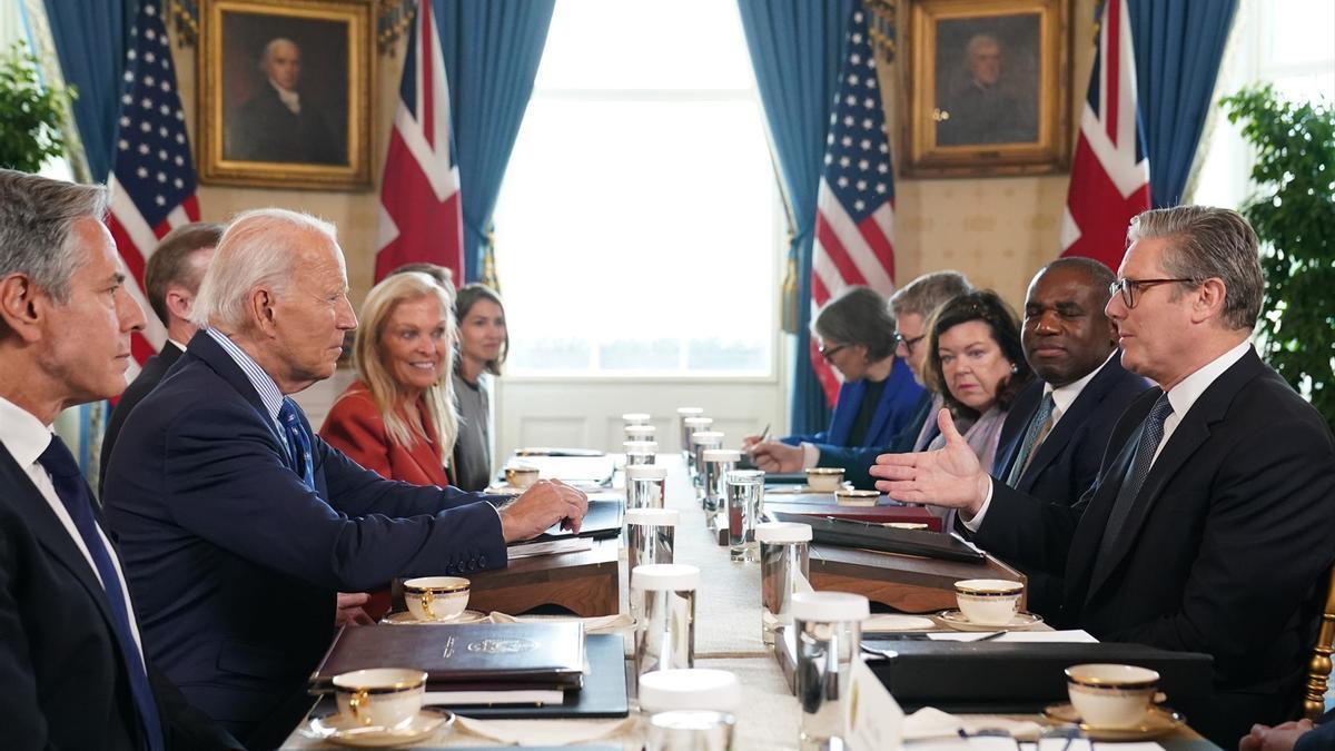 El presidente de Estados Unidos, Joe Biden, y el primer ministro británico, Keir Starmer, reafirmaron este viernes su apoyo a Ucrania.